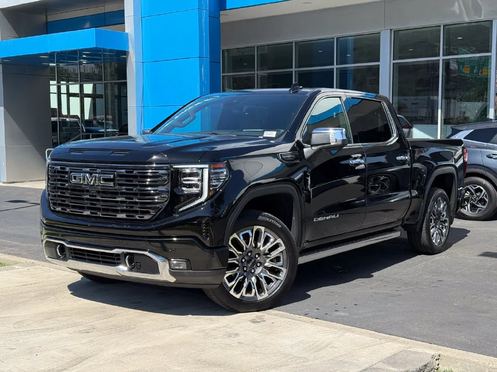 Used 2025 Onyx Black GMC Denali Ultimate image 2