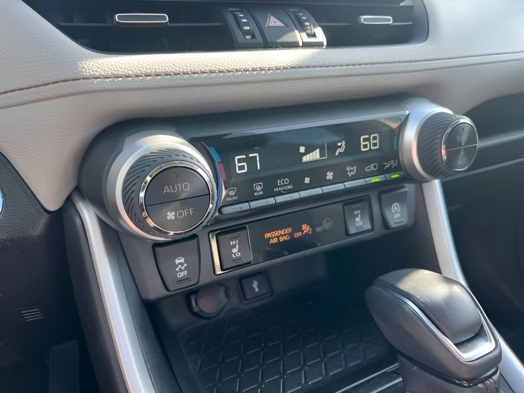 Used 2021 Silver Sky Metallic Toyota XLE Premium image 28