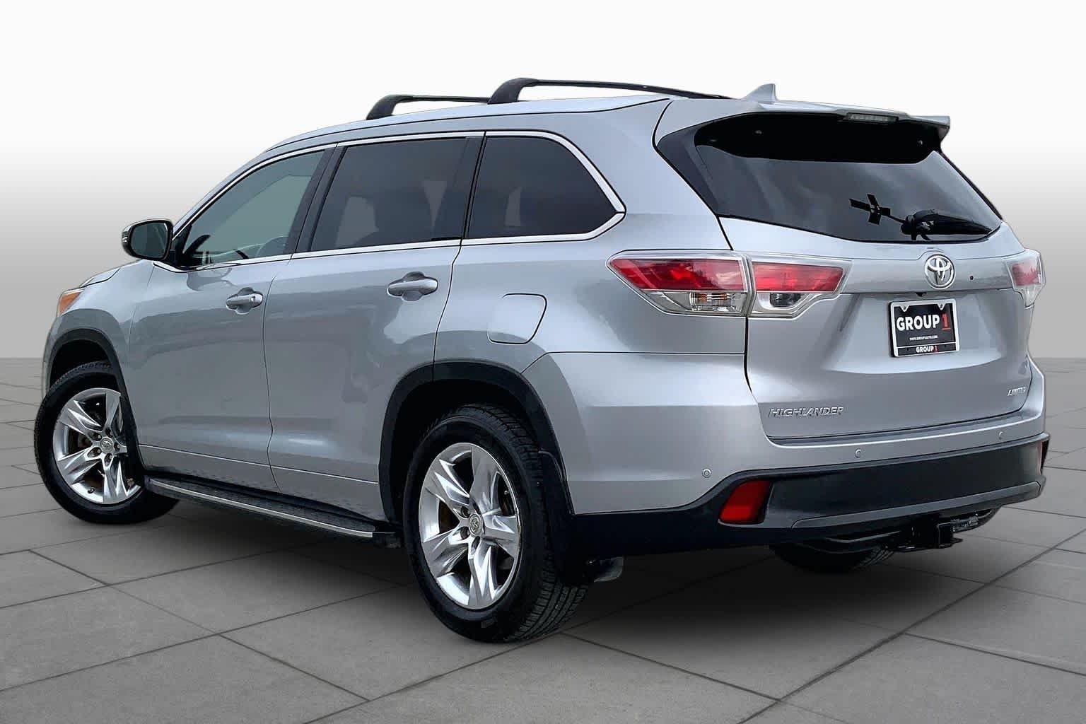 Used 2015 Silver Sky Metallic Toyota Limited image 12