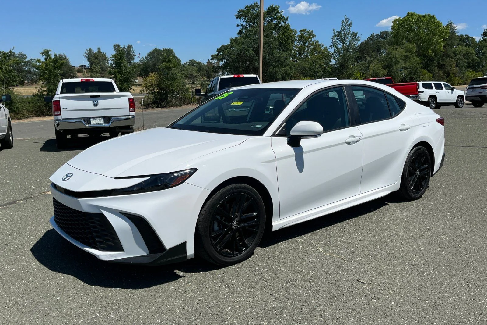 2025 Toyota Camry LE - Photo 14