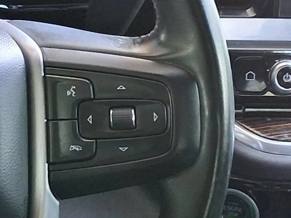 Used 2025 Summit White GMC Elevation image 13