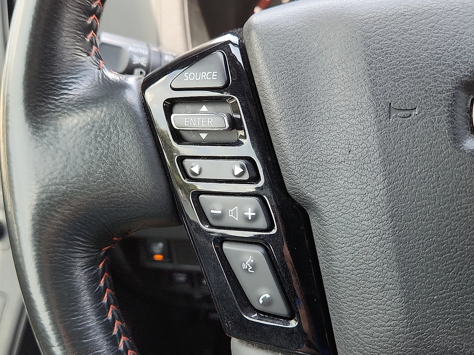 Used 2023 White Nissan PRO-4X image 16