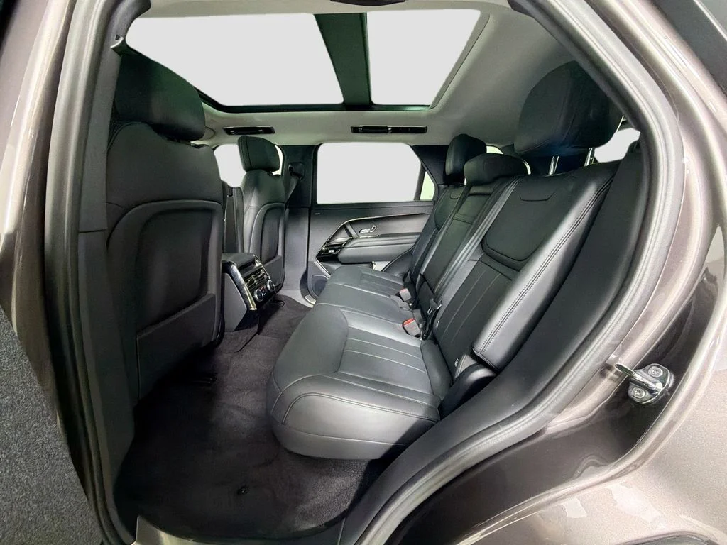 Used 2024  Land Rover Dynamic SE image 25