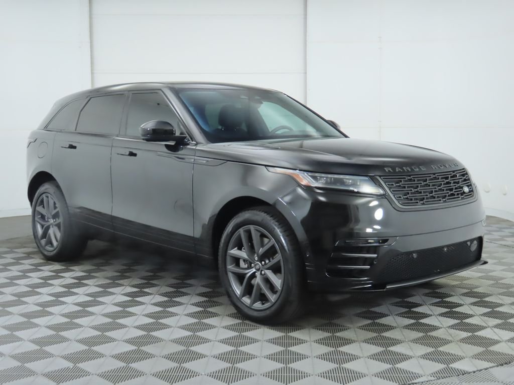 Used 2026 Santorini Black Metallic Land Rover Dynamic SE image 3