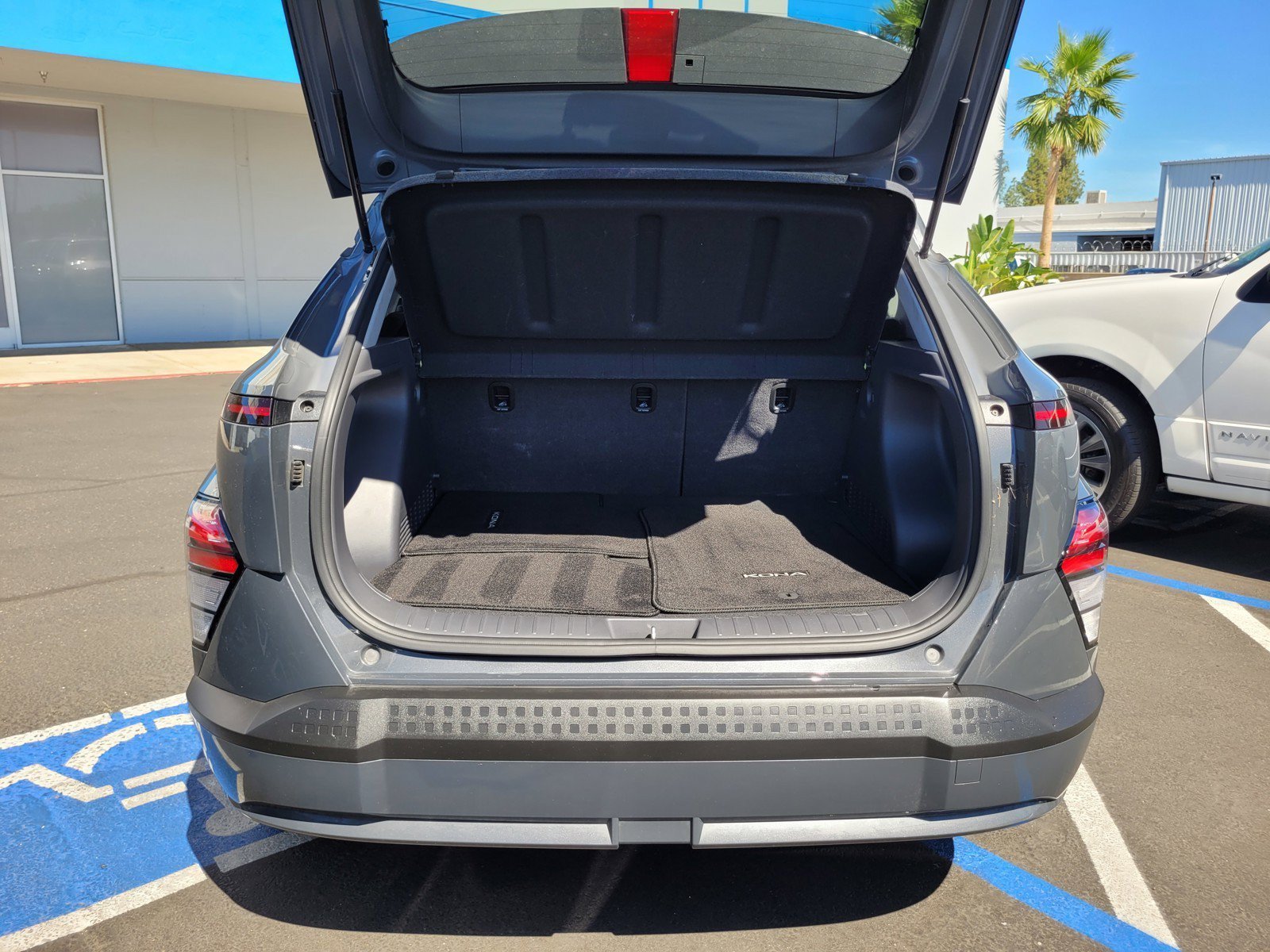 Used 2024 Gray Hyundai SEL image 28