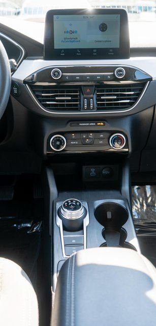 Used 2022 Oxford White Ford SE image 15
