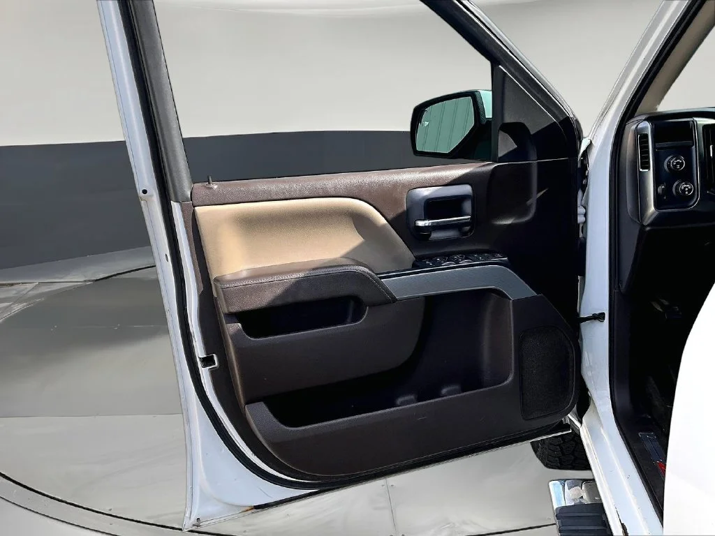 Used 2017 White Chevrolet LT image 24
