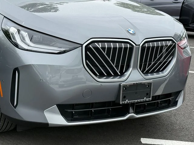 Used 2025 Skyscraper Grey Metallic BMW 30 xDrive image 8