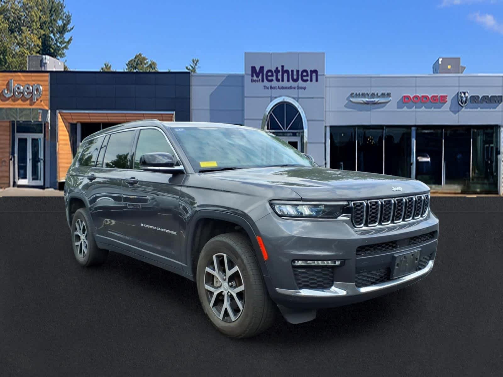 Used 2024 Baltic Gray Metallic Clearcoat Jeep Limited image 2
