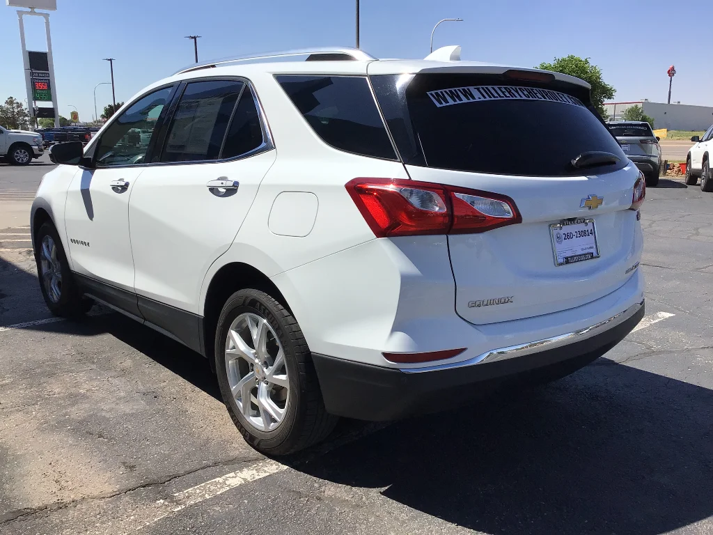 Used 2018 SUMMIT WHITE Chevrolet Premier image 4