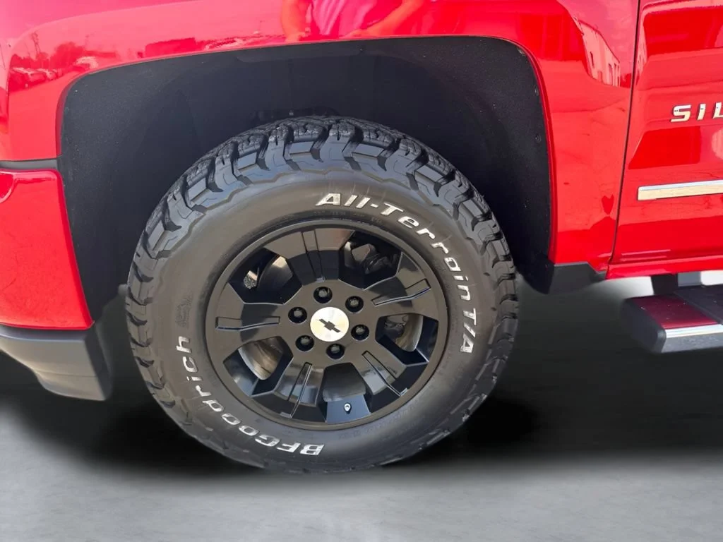 Used 2018 RED HOT Chevrolet LTZ image 33