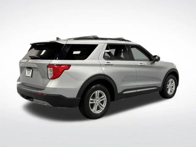 Used 2024 Silver Ford XLT image 8