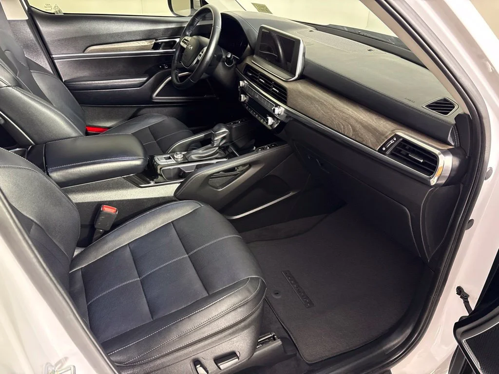 Used 2022 White Kia EX image 15