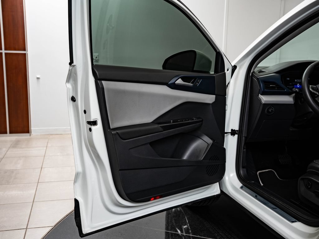 Used 2023 Pure White Volkswagen 1.5T SE image 27