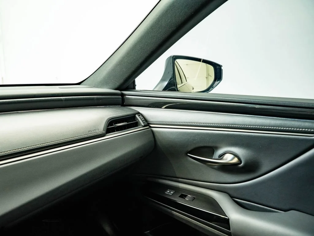Used 2022 Graphite Black Lexus 300h image 37
