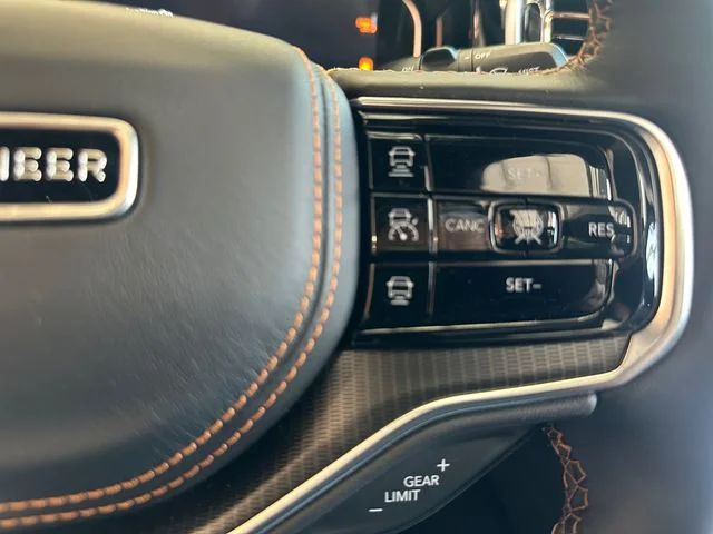 New 2026 High Gloss Black Exterior Paint Jeep Summit Reserve image 21