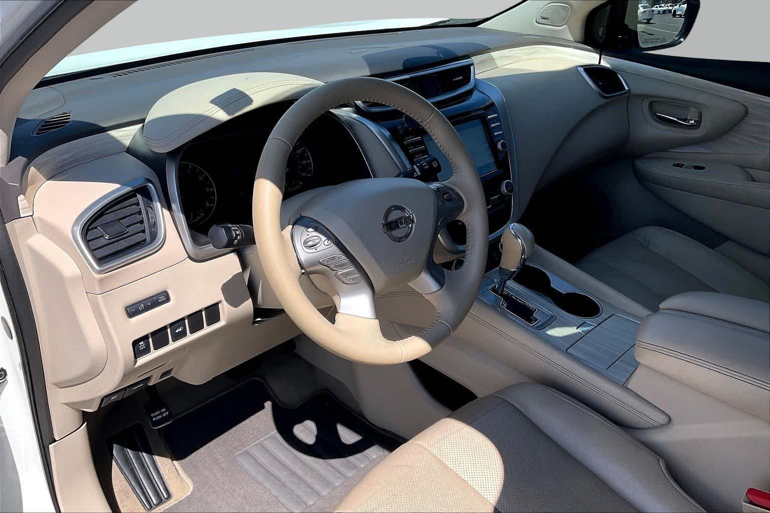 Used 2015 Pearl White Nissan SL image 16