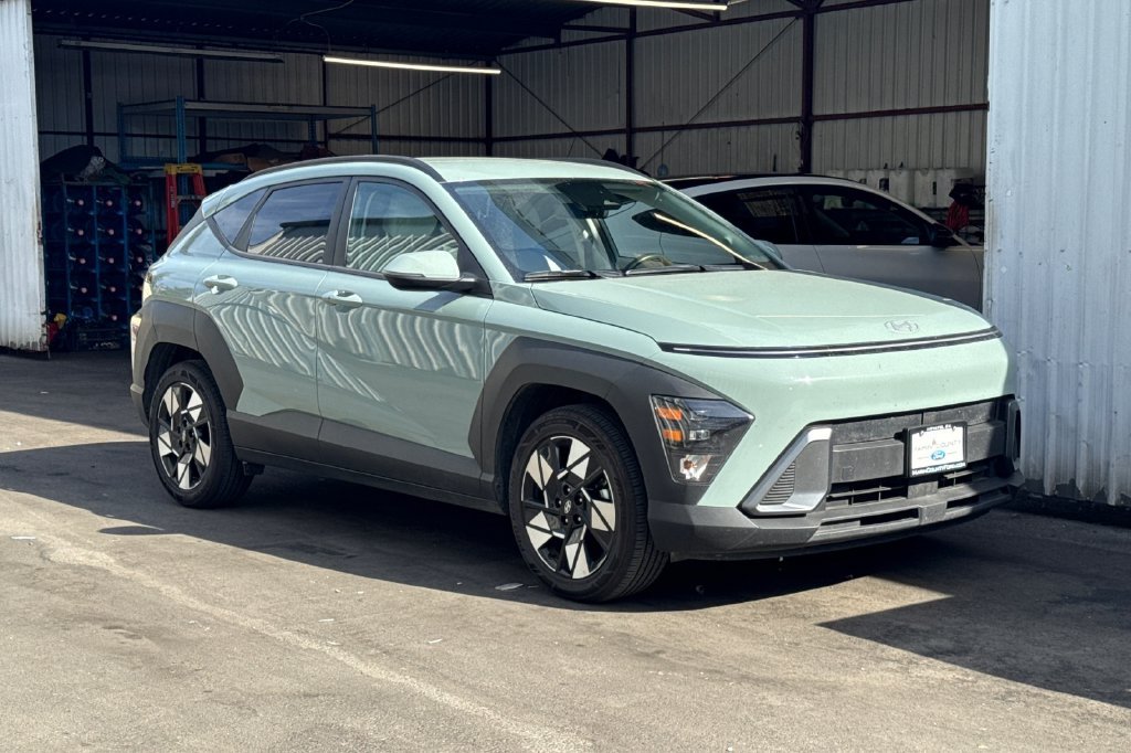 Used 2025 Green Hyundai SEL image 2