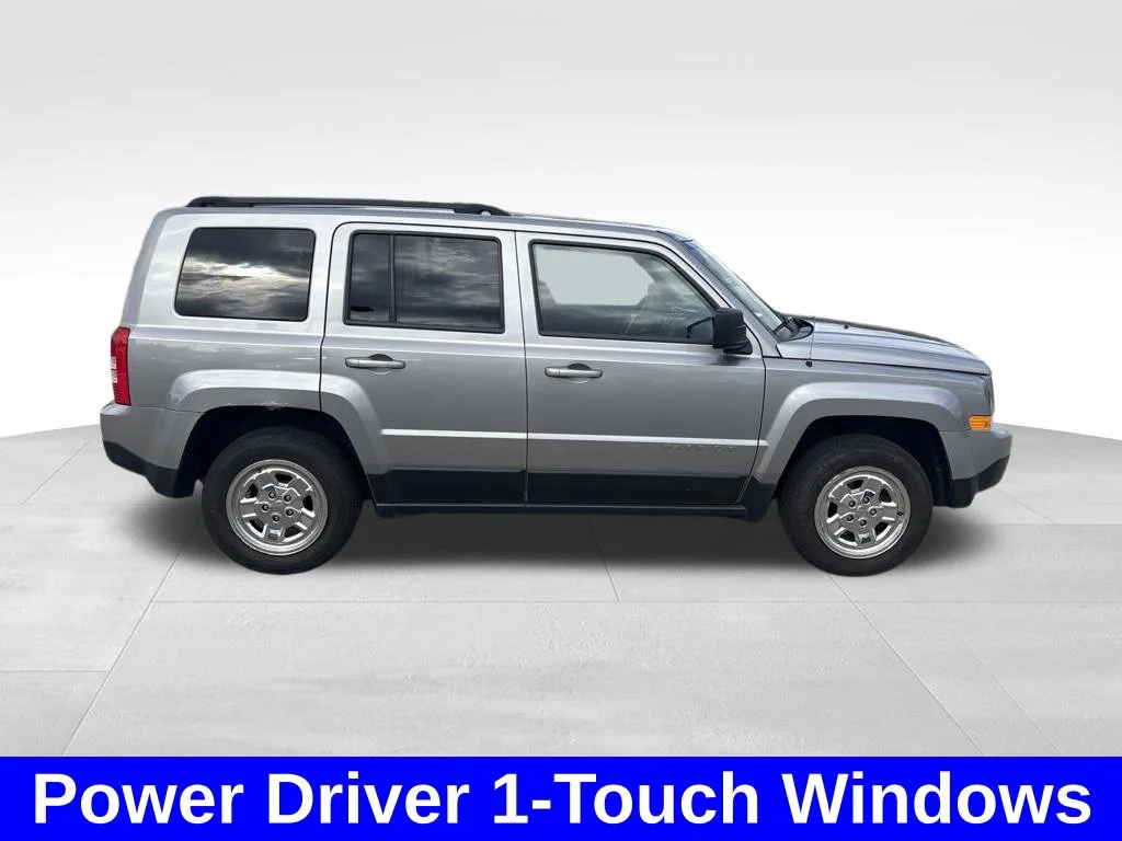 Used 2015 Silver Jeep Sport image 8