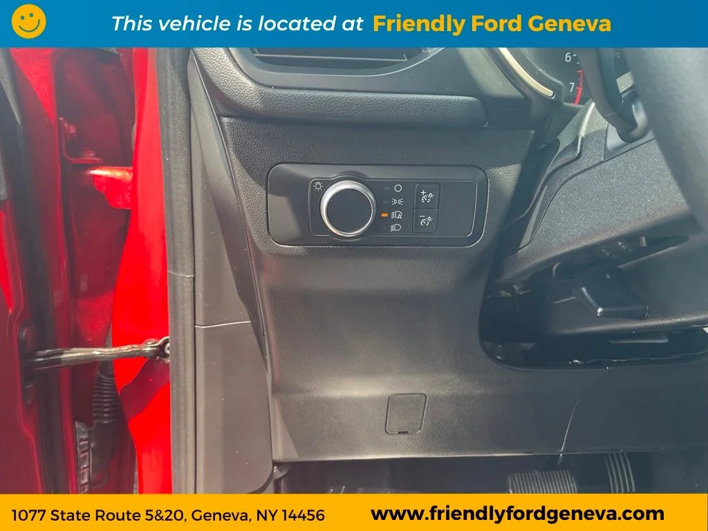 Used 2020 Red Ford SE image 12