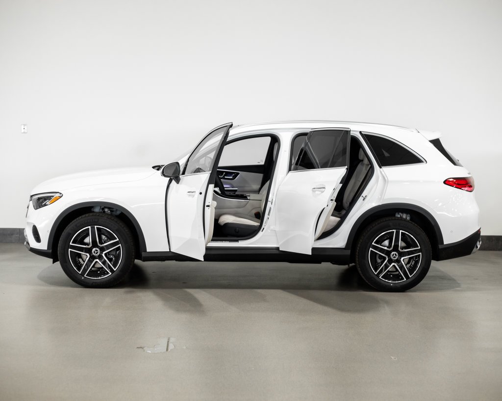 New 2026 Polar White Mercedes-Benz GLC 300 image 3