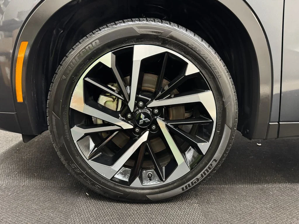Used 2024 Gray Mitsubishi SE image 12