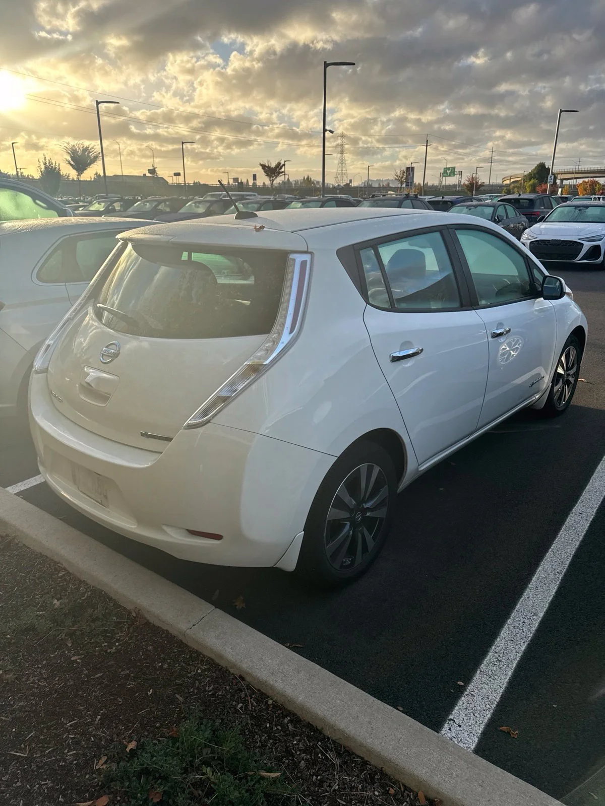 Used 2016 White Nissan SV image 6