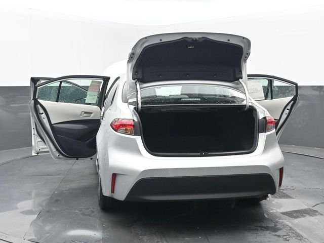 New 2026 Classic Silver Metallic Toyota LE image 33