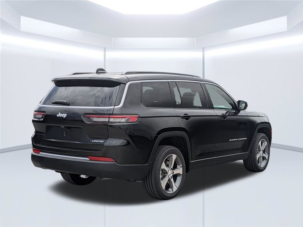 New 2026 Diamond Black Crystal Pearl-Coat Exterior Paint Jeep Limited image 7