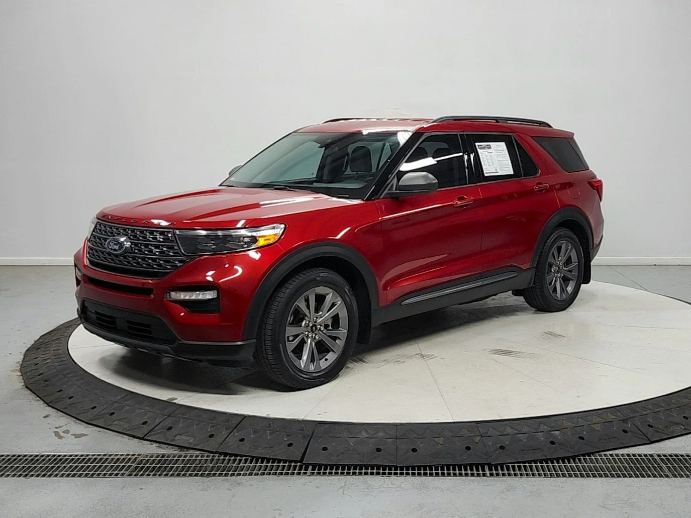 Used 2021 Red Ford XLT image 5