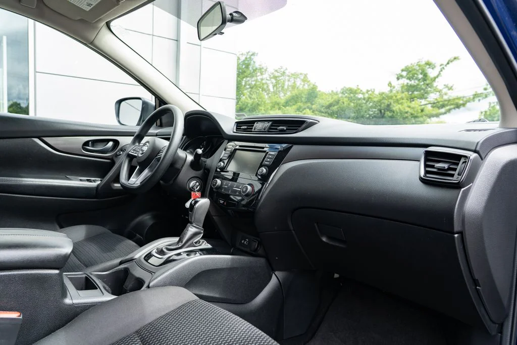Used 2019 Blue Nissan S image 26