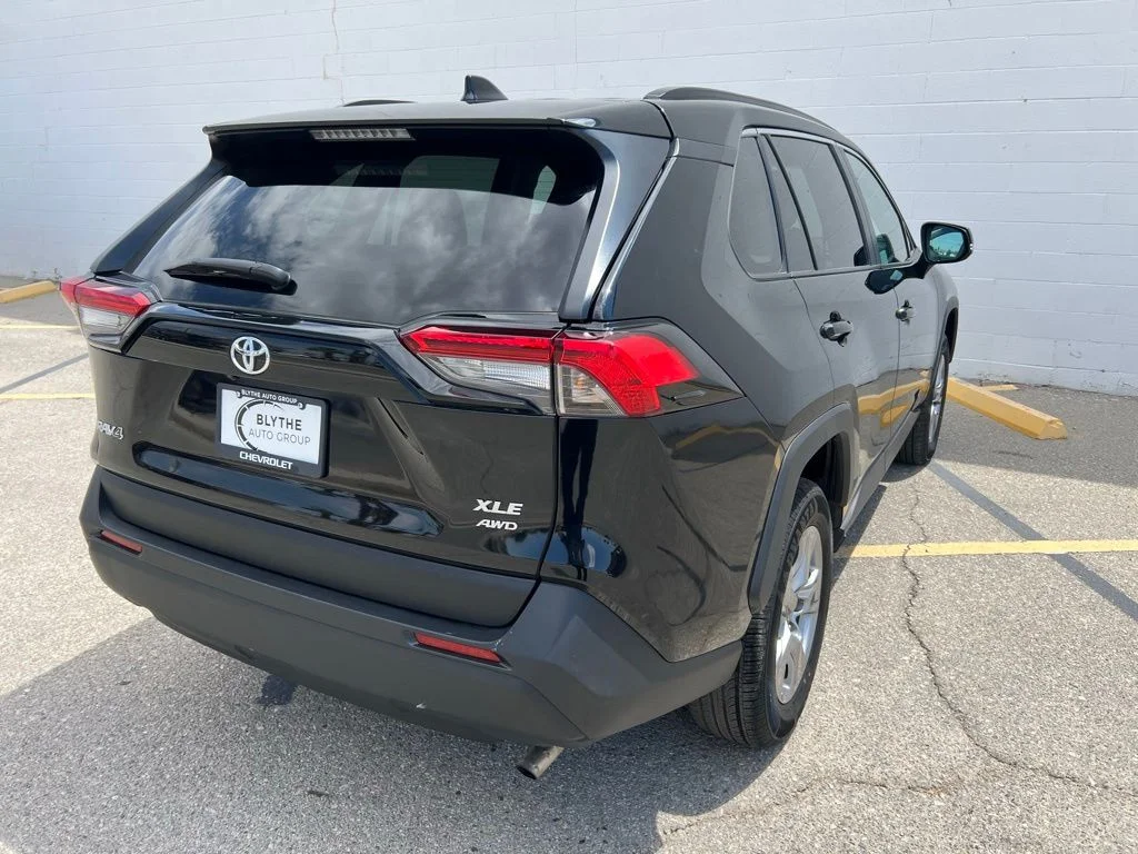 Used 2025 Midnight Black Metallic Toyota XLE image 6