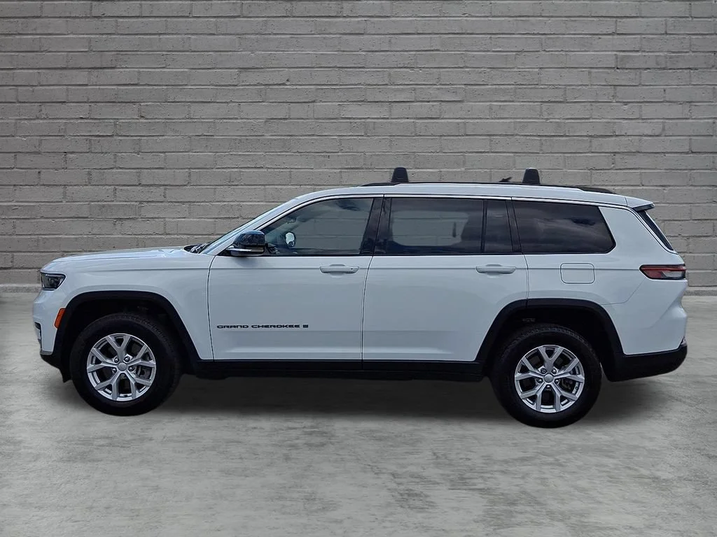 Used 2023 Bright White Clearcoat Jeep Limited image 7