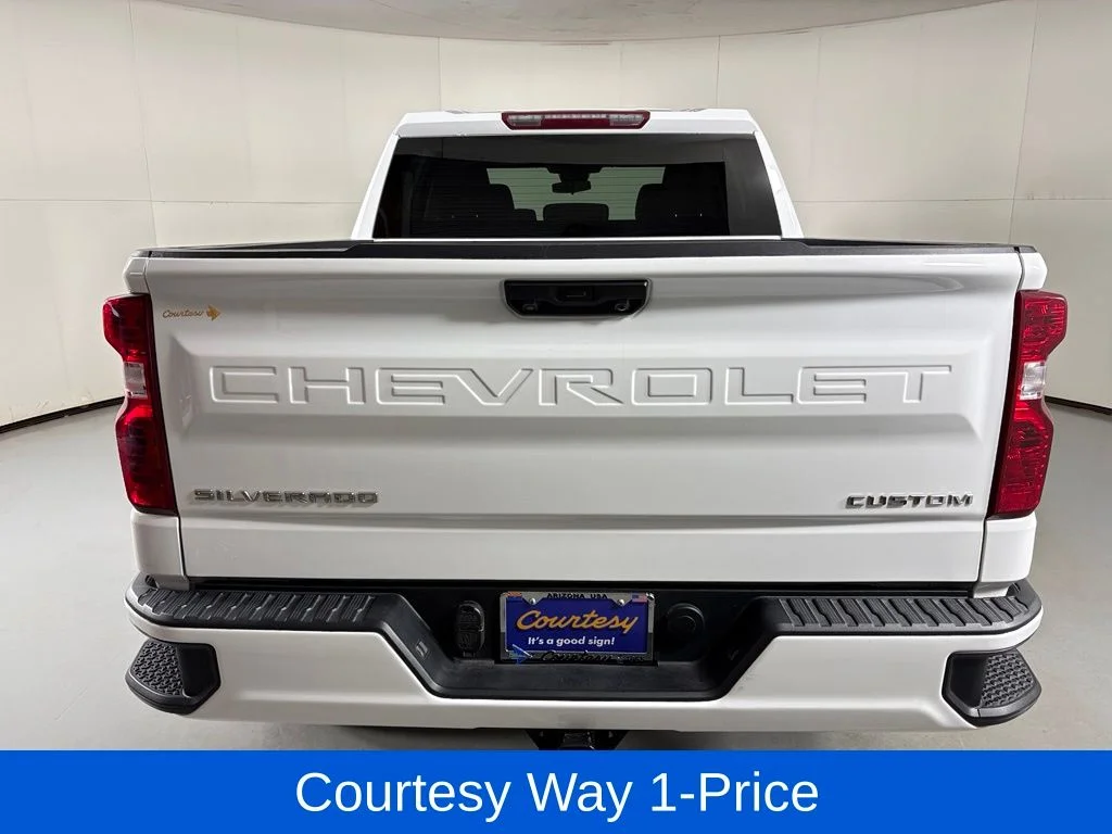 Used 2024 White Chevrolet Custom image 9