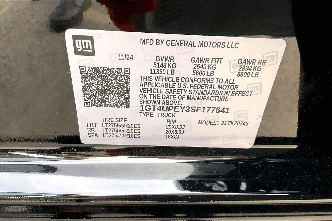 Used 2025 Onyx Black GMC 4WD Crew Cab Standard Bed AT4 image 22