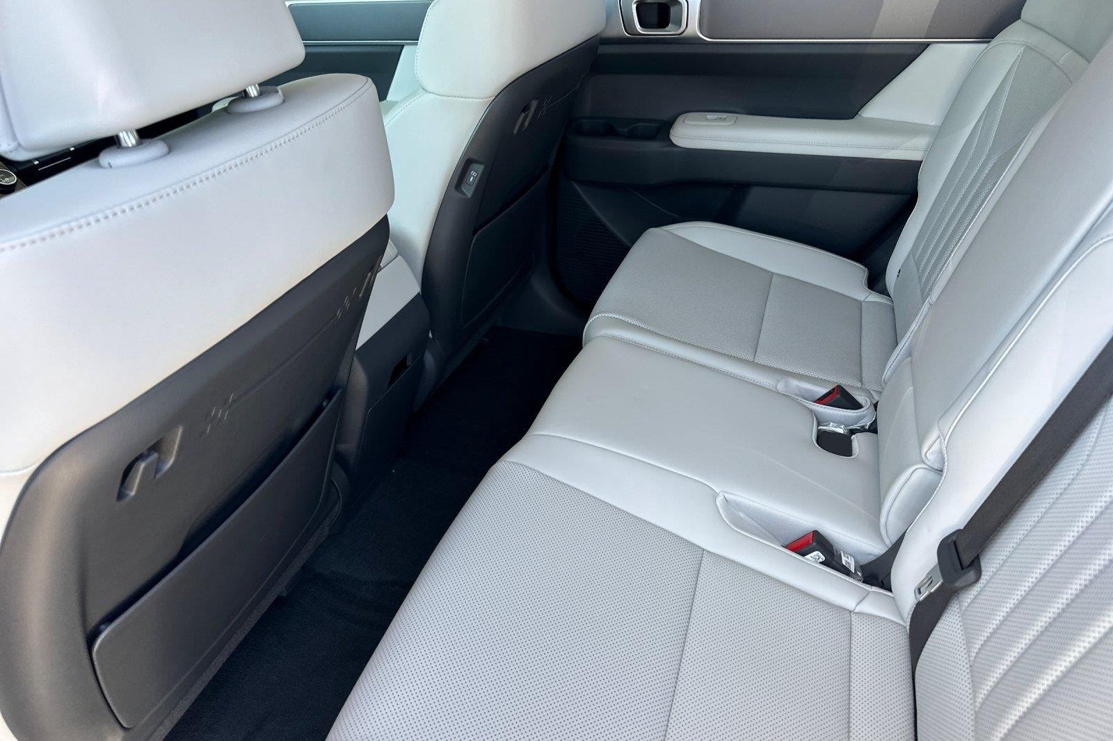 New 2026 Shimmering Silver Hyundai SEL image 40