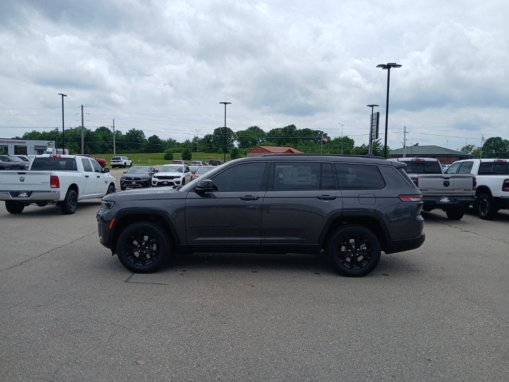 New 2026 Baltic Gray Metallic Clear-Coat Exterior Paint Jeep Laredo image 5