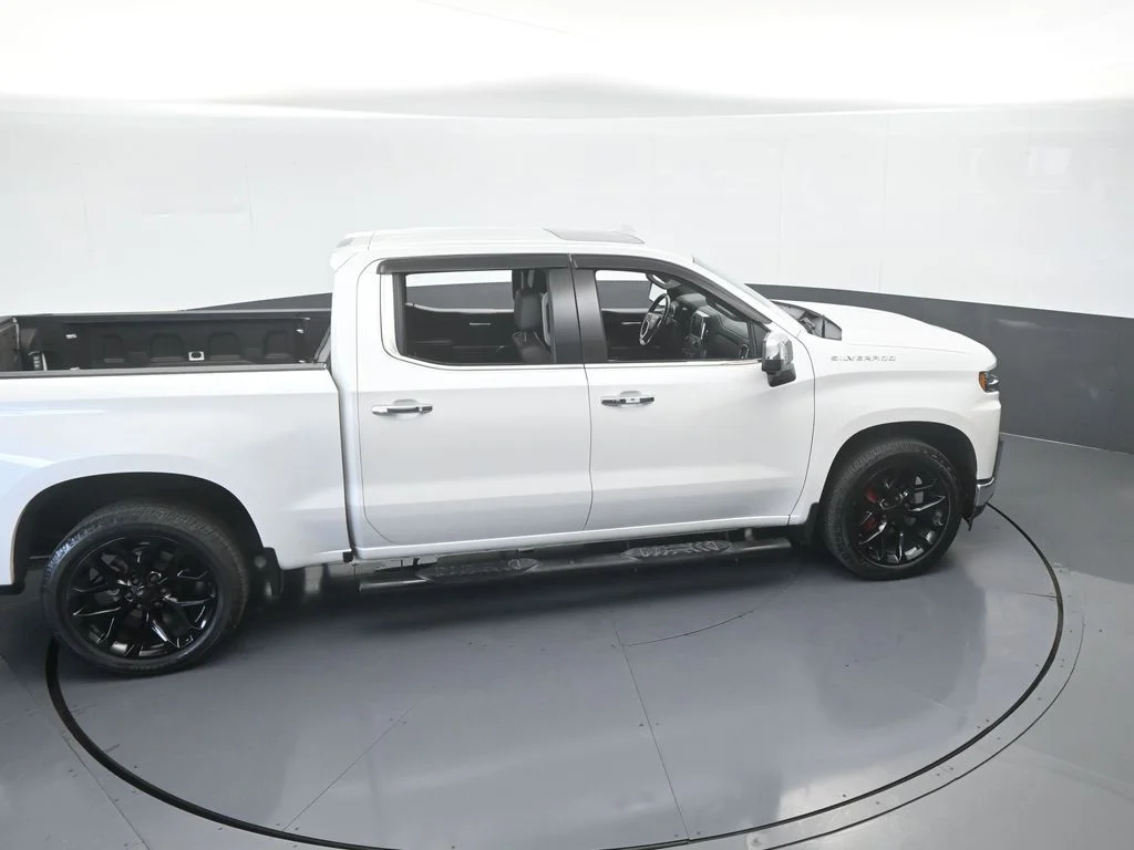 Used 2022 Iridescent Pearl Tricoat Chevrolet LTZ image 55
