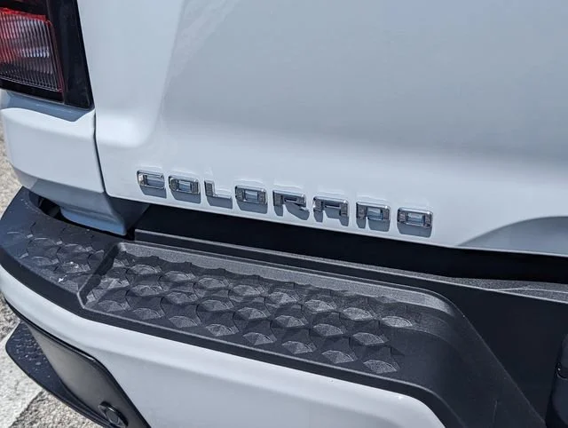 2025 Chevrolet Colorado LT - Photo 11