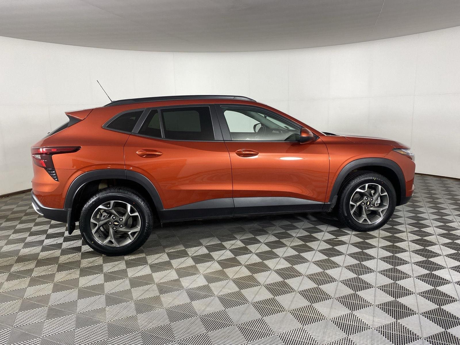 Used 2024 Cayenne Orange Metallic Chevrolet LT image 18