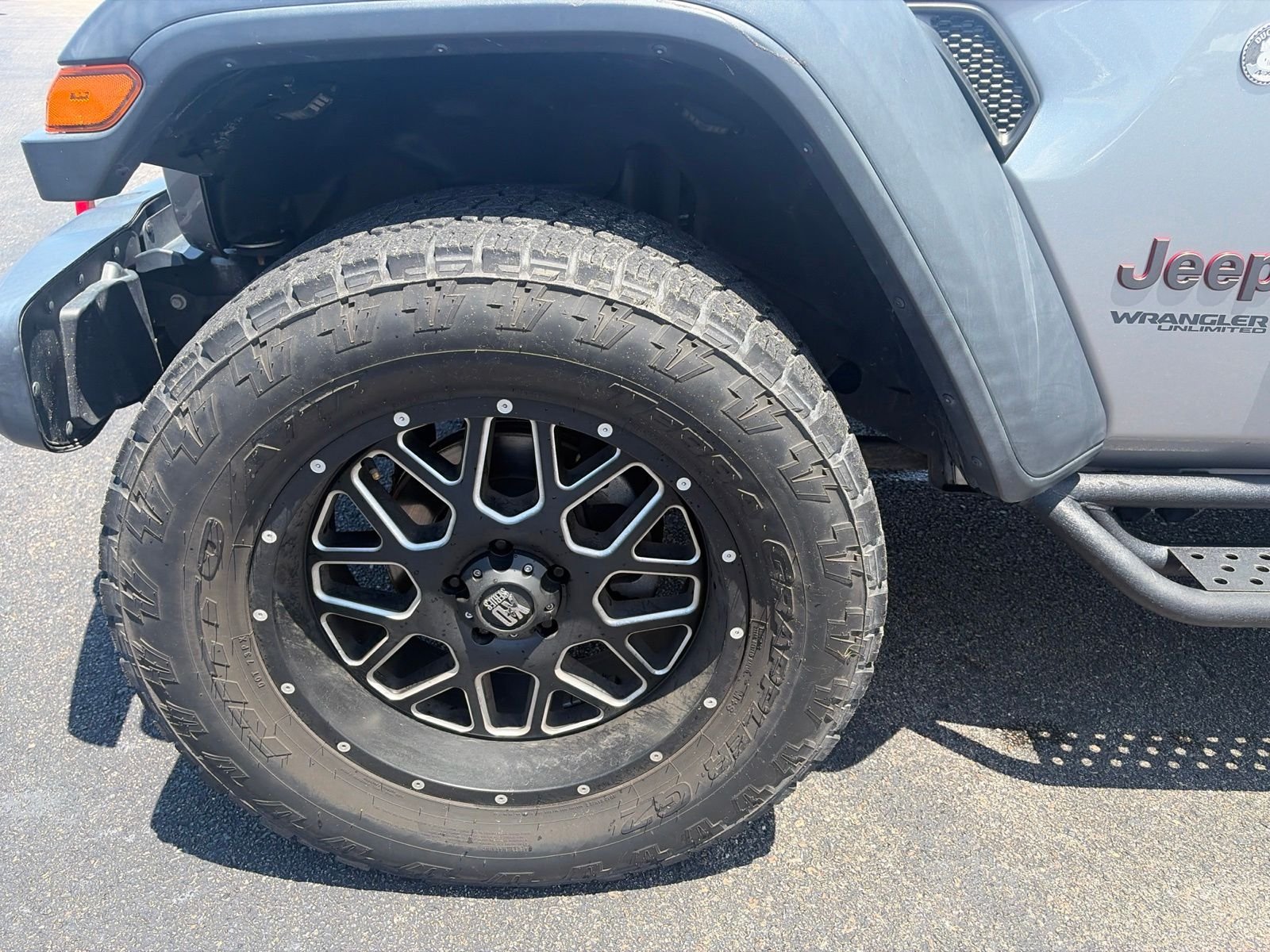 Used 2018 Silver Jeep Unlimited Rubicon image 12