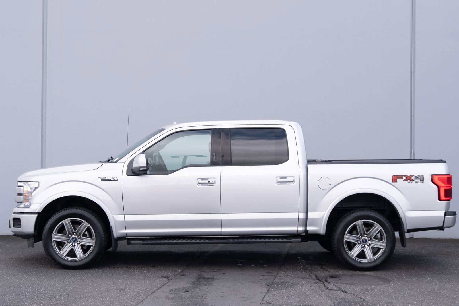 Used 2018  Ford Lariat image 25