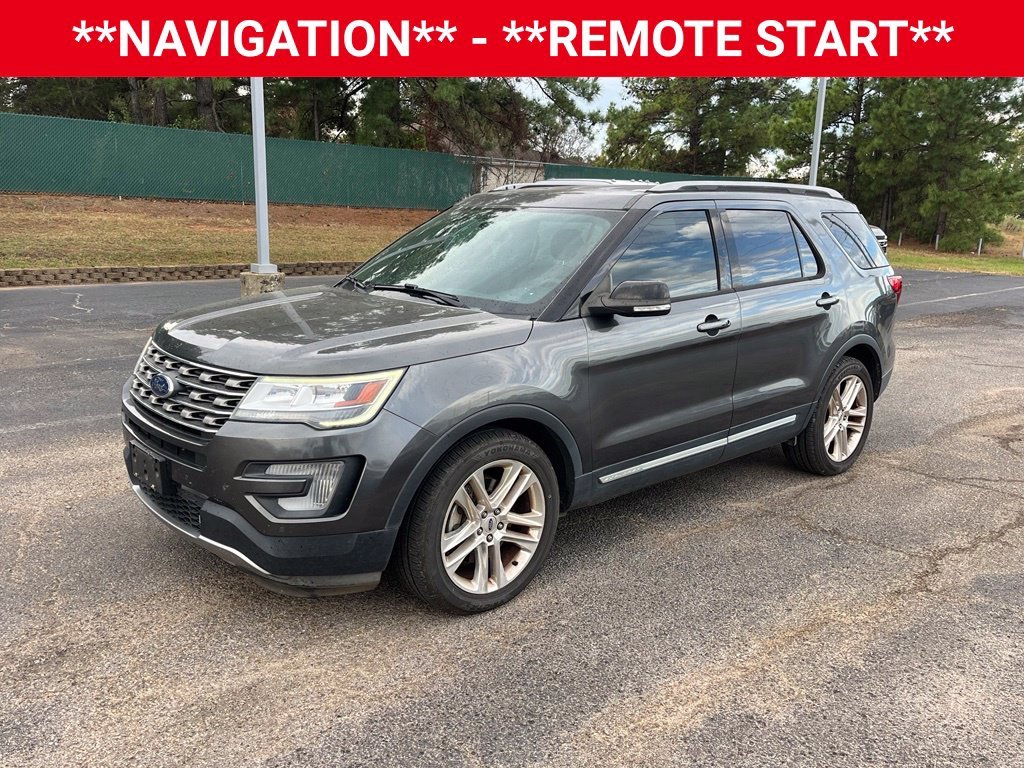 Used 2017 Magnetic Metallic Ford XLT image 2
