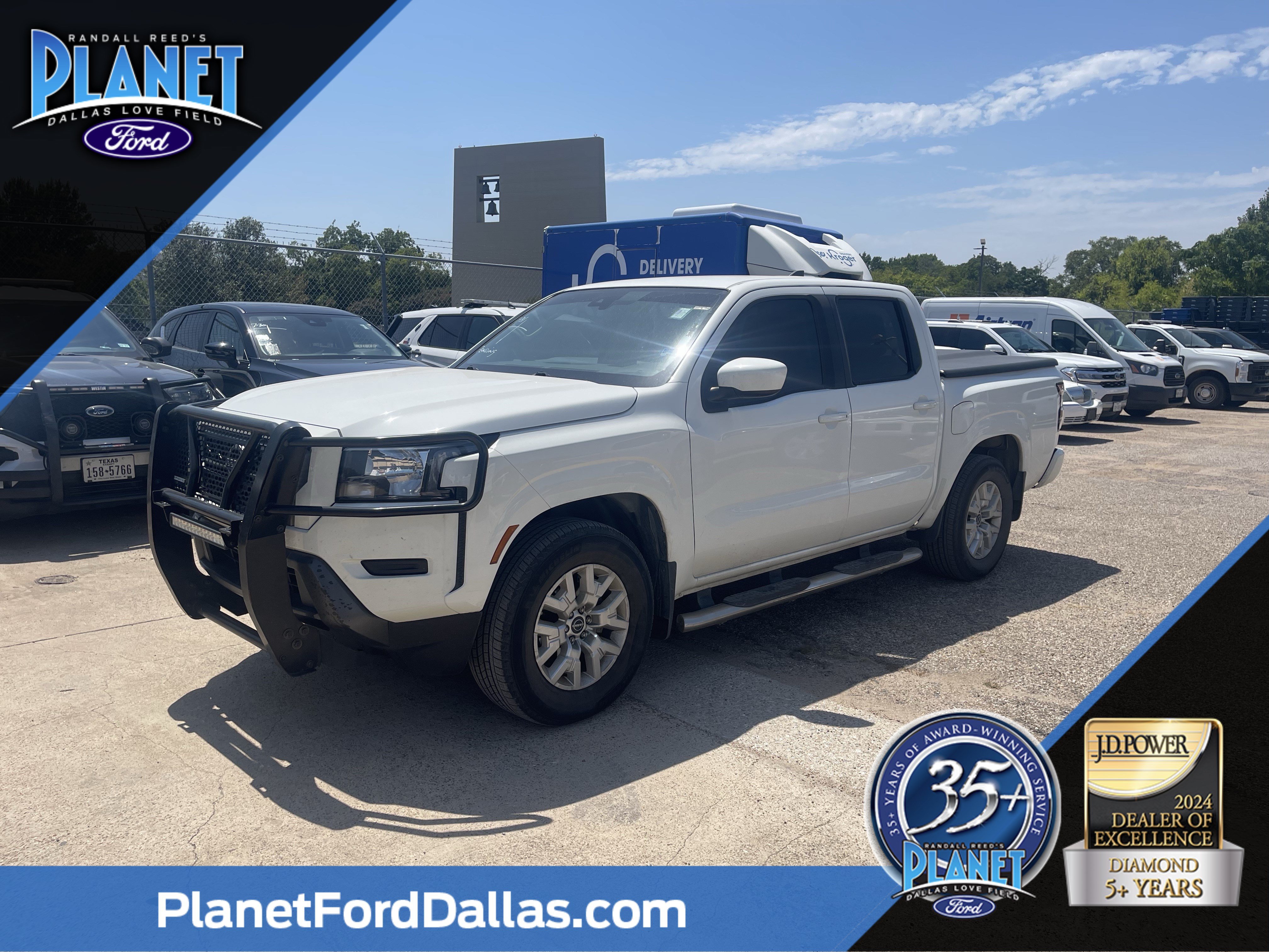 Used 2022 Glacier White Nissan SV image 1