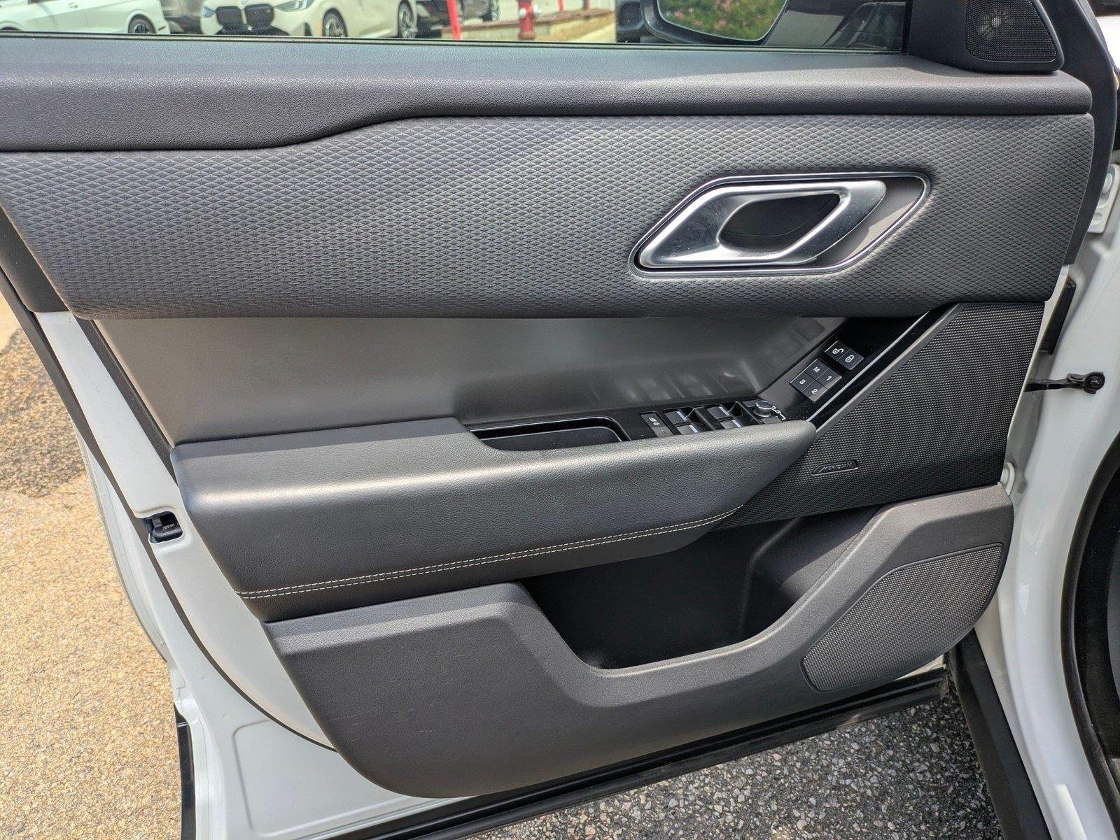 Used 2019 Fuji White Land Rover S image 11