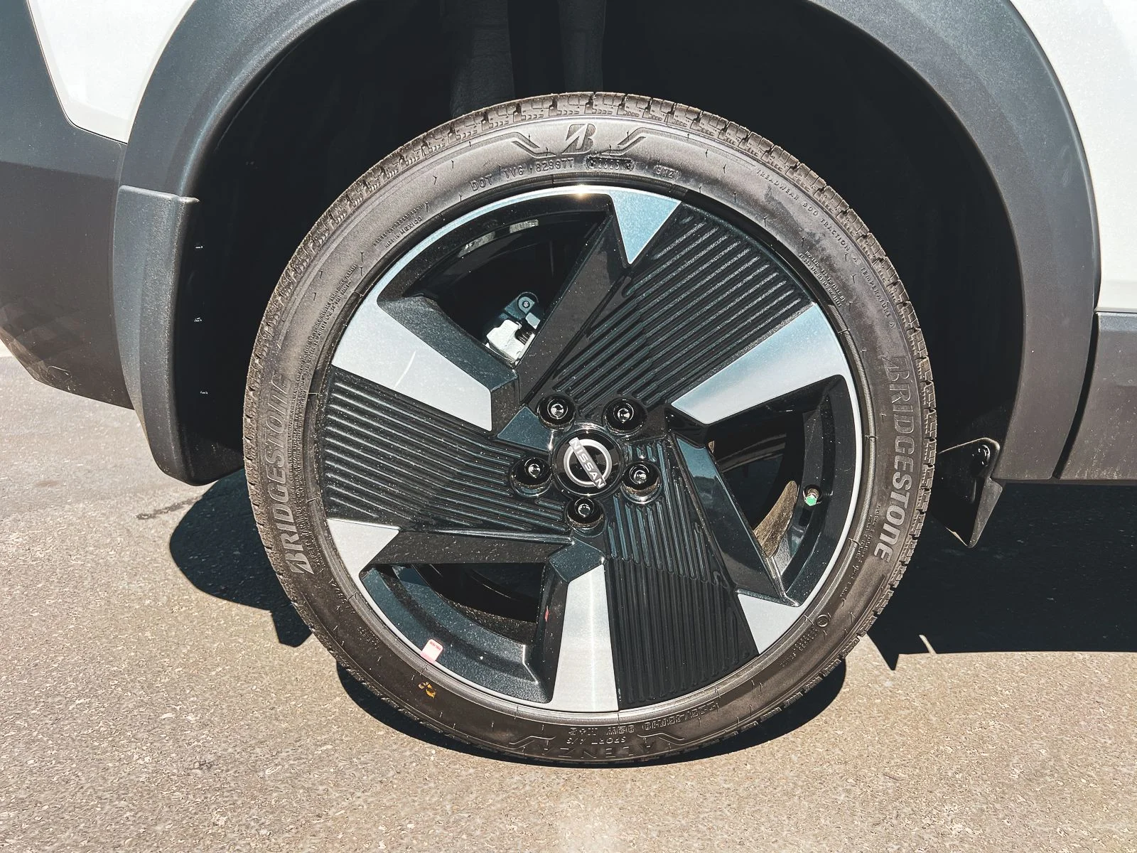New 2026 Aspen White TriCoat / Super Black Two-tone Nissan SR image 10