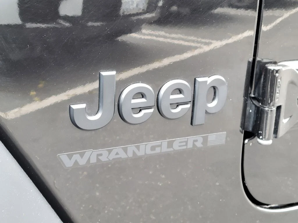 Used 2025 Black Jeep Sport S image 22
