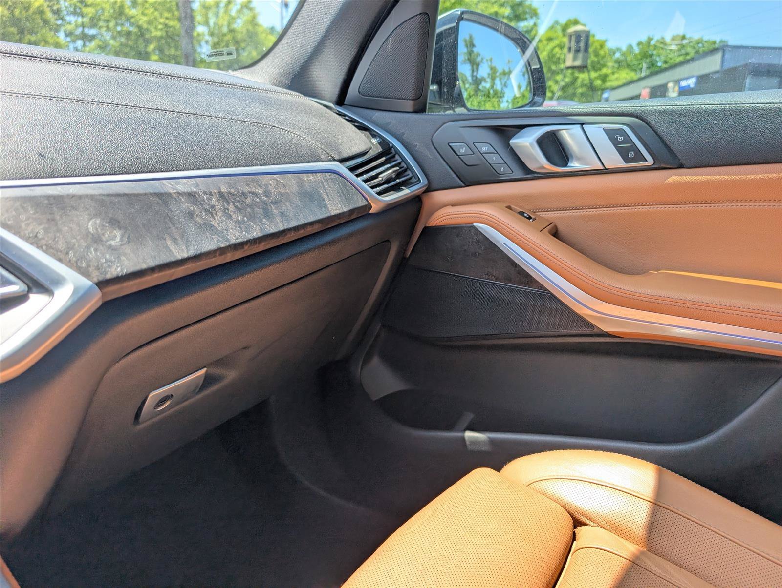 Used 2022 Mineral White Metallic BMW xDrive40i image 31