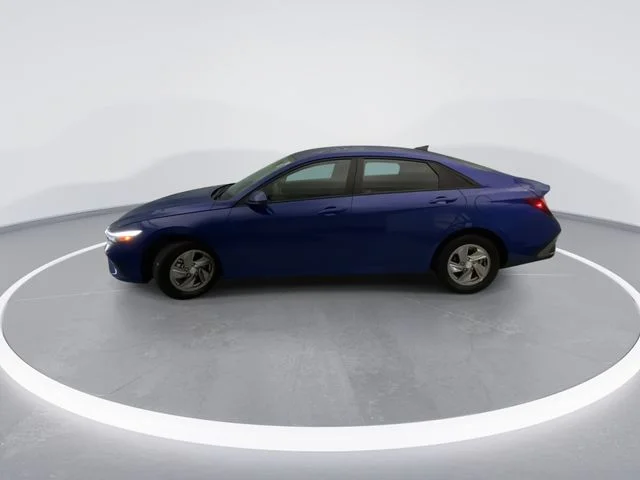 Used 2025 Blue Hyundai SE image 3