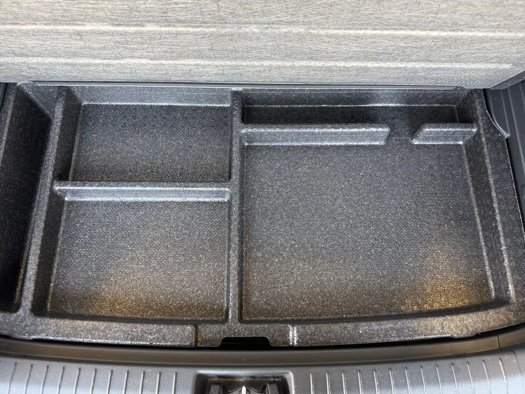 Used 2021 Silver Hyundai Limited image 29